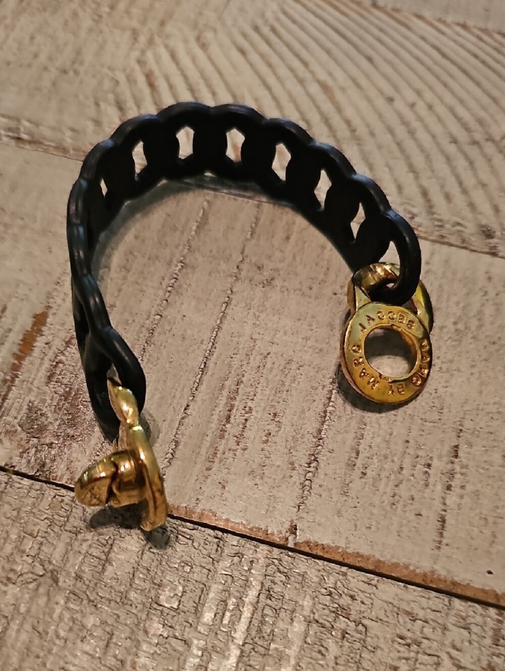 Marc by Marc Jacobs "Katie" Laser-Cut Chain Turnlock Bracelet - Picture 4 of 5